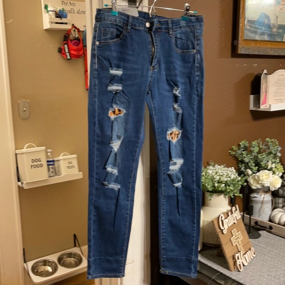 Ripped Blue jeans - Picture 1 of 7